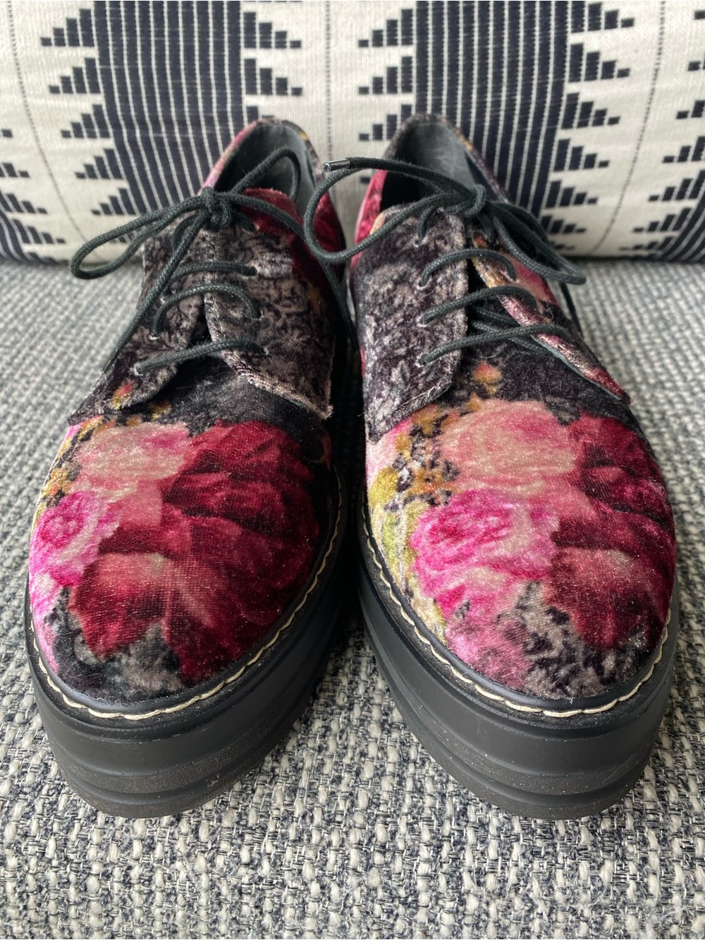 Summit by White Mountain Floral Velvet Platform - Picture 5 of 17